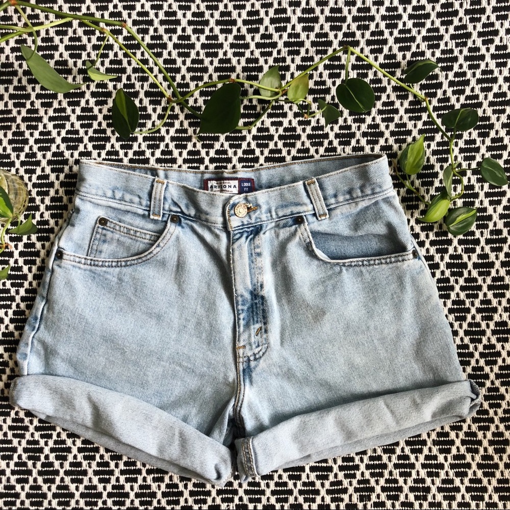 Vintage High Waisted Light Wash Jean Shorts